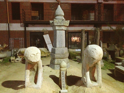 Garden ornament vendor, Seoul