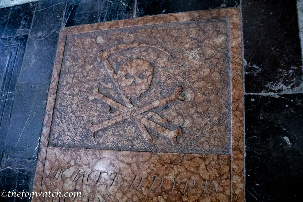 skull and crossbones — Mezquite cathedral